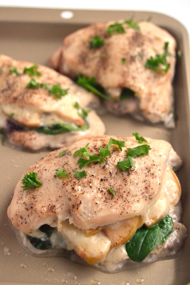 White Cheddar, Apple and Cranberry Stuffed Chicken is ready in just 30 minutes and is full of flavor! The mix of sweet, tangy and creamy flavors will make this one of your favorite easy meals! www.nutritionistreviews.com