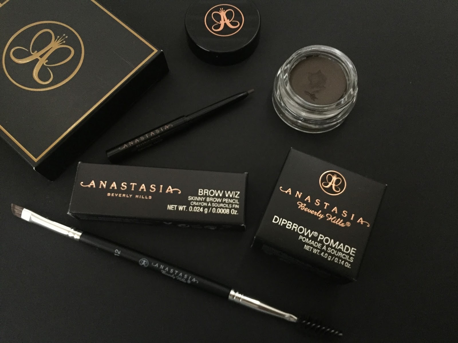 Anastasia Beverly Hills DIPBROW POMADE in Medium Brown and BROW WIZ in Soft  Brown Review and Swatches | A Very Sweet Blog