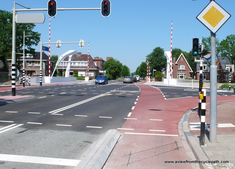 A View From The Cycle Path A Traffic Light Design Which Enables Safe Turns Across Traffic For Everyone