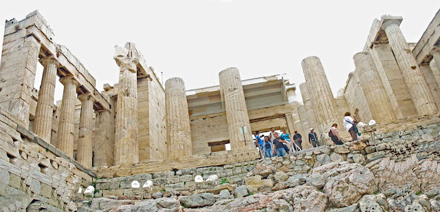 parthenon pillars and temple