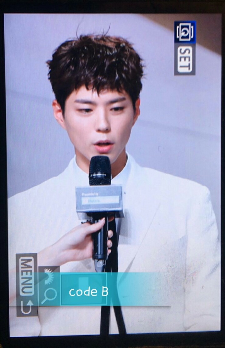 박보검 어제자 흰수트, 레드카펫 입장.gif | 인스티즈