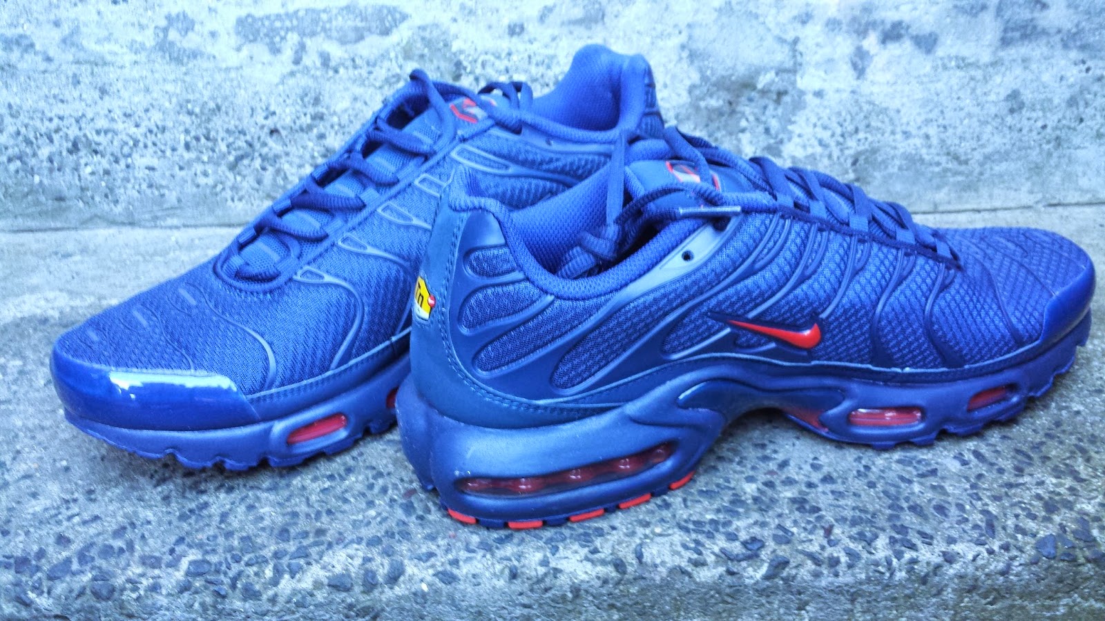 blue and red tns