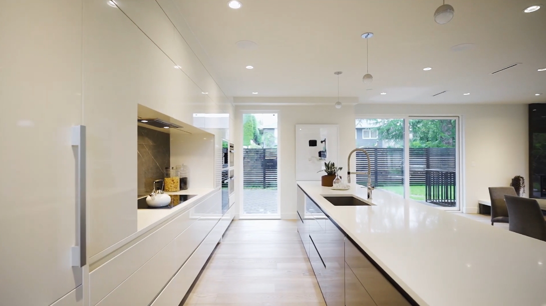 39 Interior Design Photos vs. 2710 Crescentview Dr, North Vancouver Luxury Home Tour
