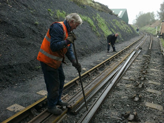 Malcolm and Ian turning in 95 lb/yd 60' BH rails