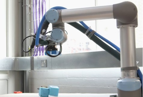 機器人製造機器人? 英國劍橋大學推出母親機器人，可以製造並改善機器人後代
