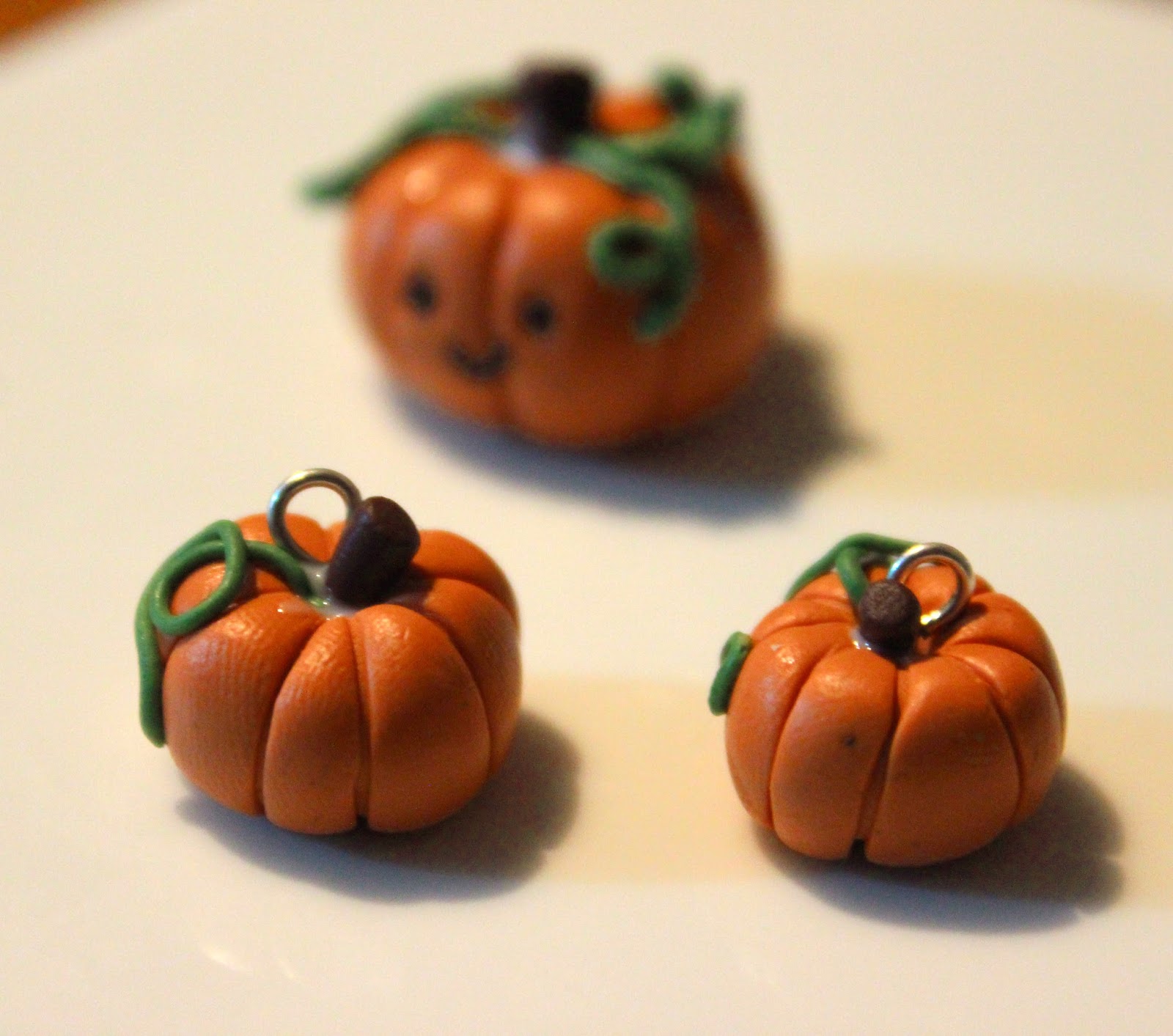 hand-painted-polymer-clay-mini-tile-2-pumpkins-coasters-drinkware-jan