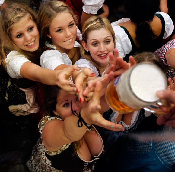 Beer Festival World S Largest And Biggest Oktoberfest Girls Photos