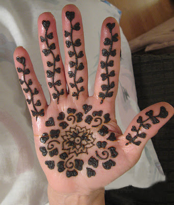 Short Simple Mehndi Designs for Hands and Feet