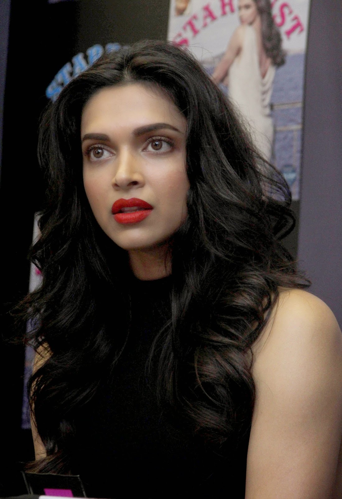 Deepika Padukone Looks Super Sexy In a Black Dress - Latest Tamil
