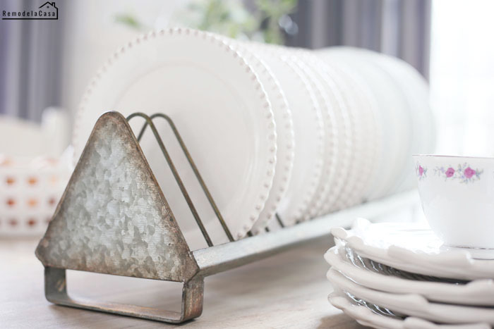 Kitchen Organization - Plate Rack Ideas - Remodelando la Casa
