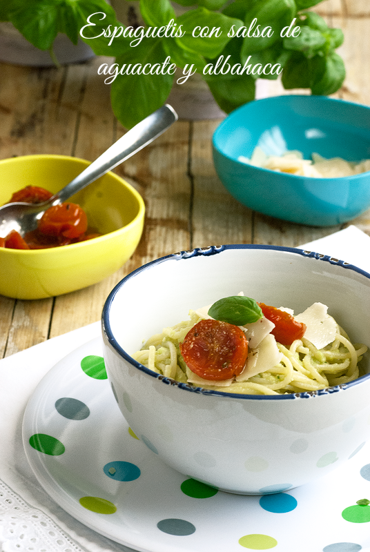 espaguetis-con-salsa-de-aguacate-y-albahaca