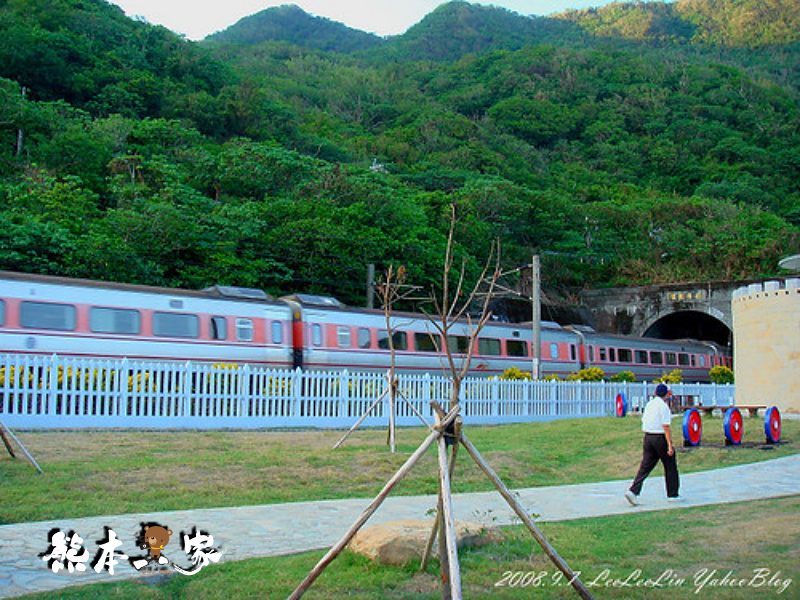 新北貢寮單車遊景點|福隆舊草嶺隧道