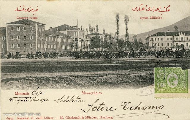 Битола—Црвената касарна и Воената академија во 1903 година. Црвената касарна за пешадијата била изградена во 1253 година по исламскиот цалендар, односно 1837/38 година, кога гувернер и командант во Битола бил Ќосе Ахмет Паша. Архитект за истата бил Стојан Везенков. Изградбата почнала во 1837 година, и учествувале сите граѓани на Битола. Овој огромен објект, во кој можело да се сместат осум баталјони војска, бил завршен за шест месеци. После кратко време по завршувањето на Црвената ка­сарна почнала изградбата на Белата касарна за коњицата и артилеријата. Истата била завршена во 1844 година. Во близина на овие две касарни била соградена во 1845 година, и Воената академија која и денес постои. Истата започна со работа во 1847/48 година. Кемал Ататурк го започна школувањето во 1895 година и заврши во 1899 година. Негов учител по историја бил Мехмед Тевфик Бег.