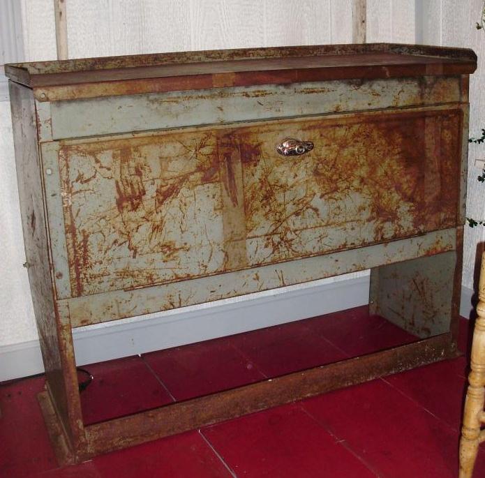 Log Cabin Antiques & Gifts Old truck tool box