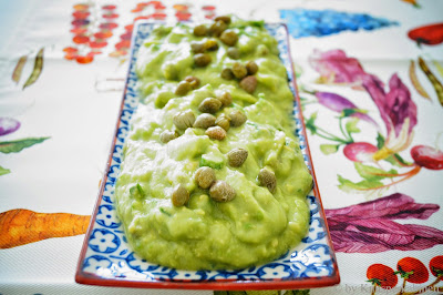 http://knusperkabinett.blogspot.ch/2015/04/polentaschnitten-mit-artischocke-und-getrockneten-tomaten-und-kapern-guacamole.html