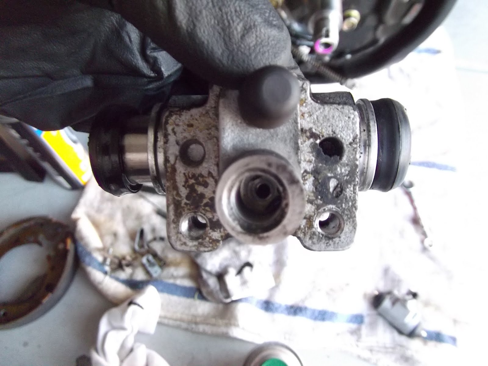 Omid's DIY web log: 2002 Honda Civic HX Rear Drum Brake & Wheel