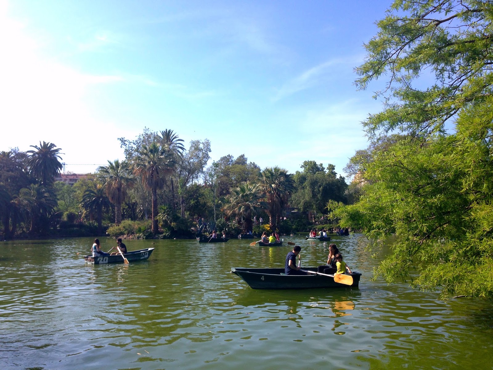 Parc de la ciutadella rowboat rental
