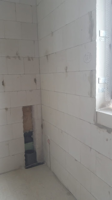 Hausbau Nadine, Max & Alex: Lüftungsrohre für Zu- und Abluft eingebaut