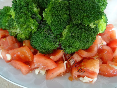 Sałatka z brokuła i pomidorów