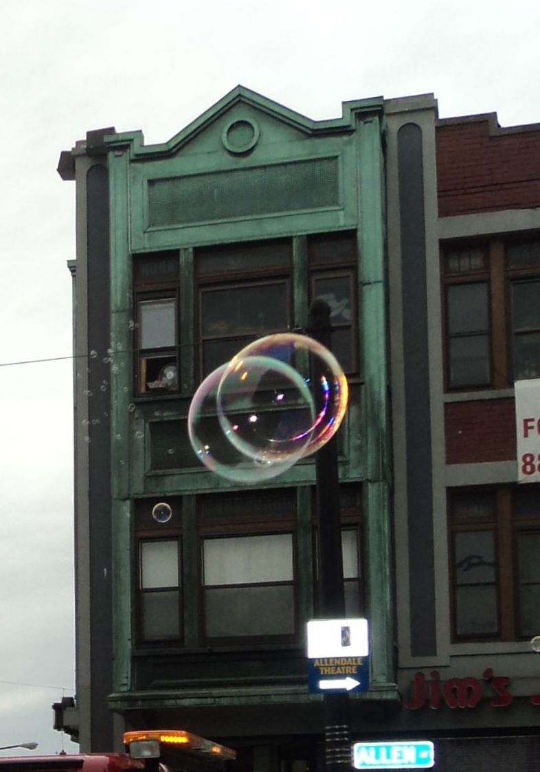 The Bubble Man of Allen Street