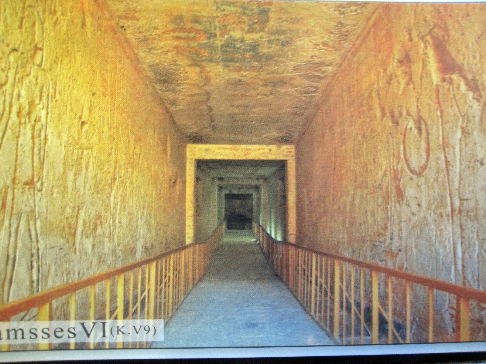 долина царей египет гробница тутанхамона. пирамида хеопса изнутри. внутреннее помещение египетской пирамиды 8. пирамида хеопса вид внутри. саркофаг в пирамиде хеопса.