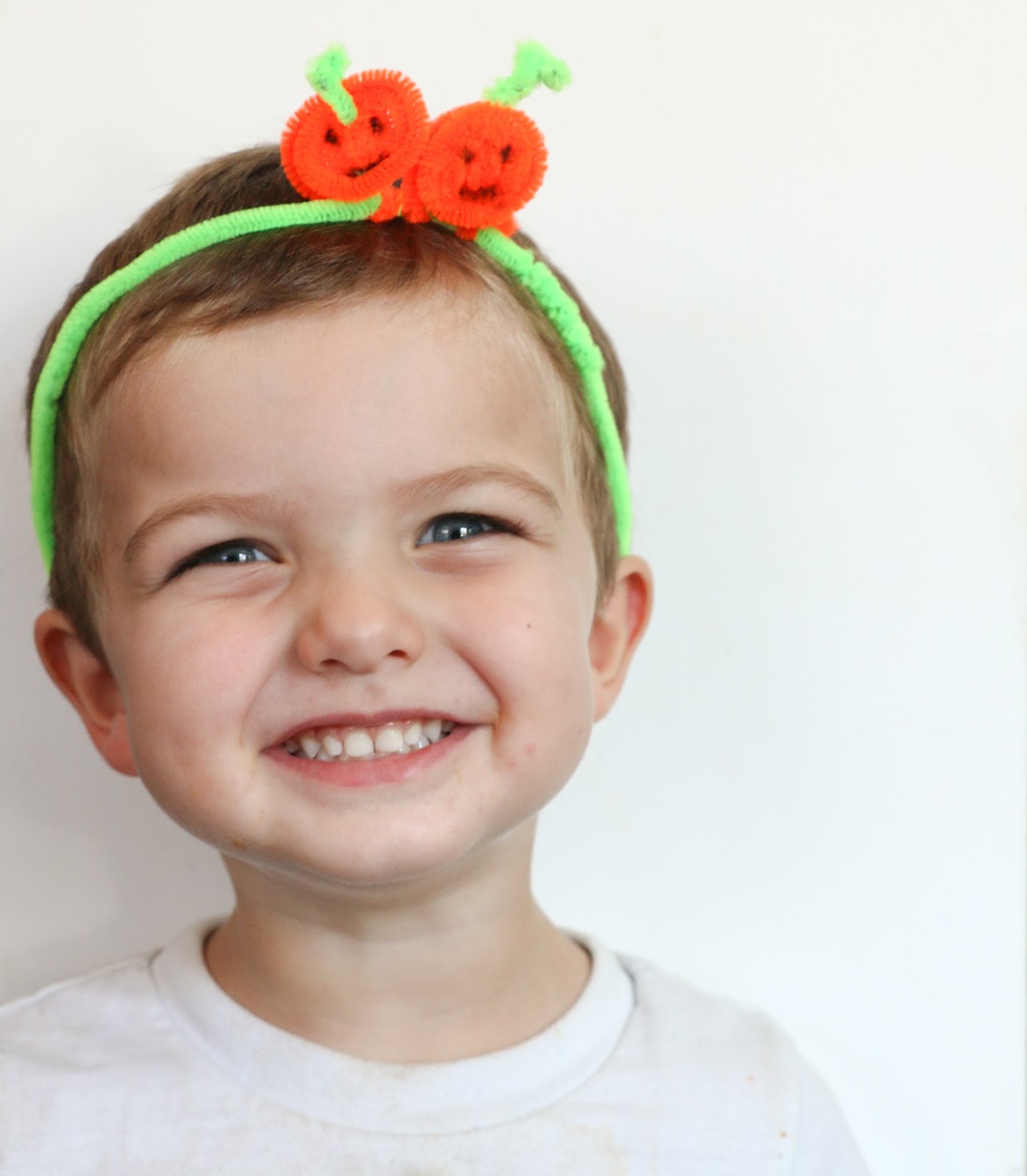 Craft It - Halloween Pipe Cleaner Fun - A Kailo Chic Life
