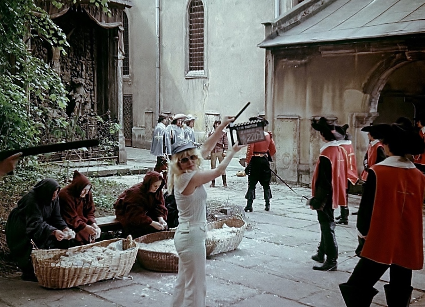 Д'артаньян и три мушкетёра фильм 1978. Д артаньян и три мушкетера фильм. Съемки три мушкетера 1979. Д'артаньян и три мушкетера фильм. Дарьатьян и три мушкетёра фото съёмки.