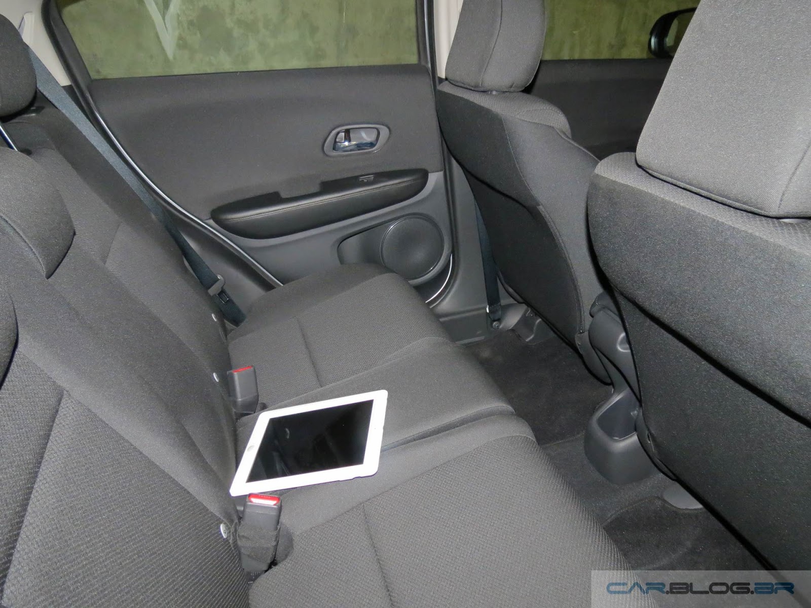 Honda HR-V LX CVT - interior - espaço traseiro