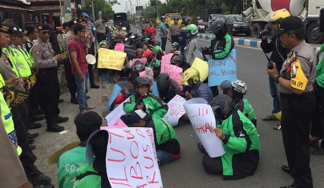 Ojek Online Bangkalan Tuntut Prabowo Minta Maaf Ojek Online Bangkalan Tuntut Prabowo Minta Maaf