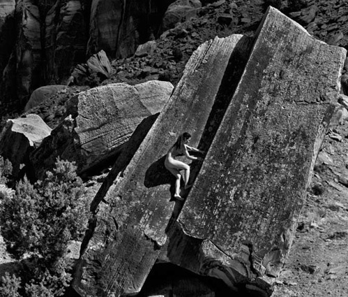 "NO TE TOMES LA VIDA DEMASIADO EN SERIO, DE TODAS FORMAS NO SALDRÁS