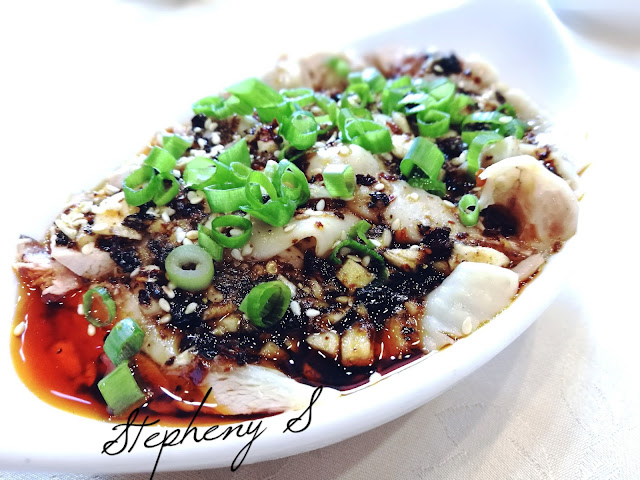 Chong Qing Watery Chicken Rice topping with chopped green onions