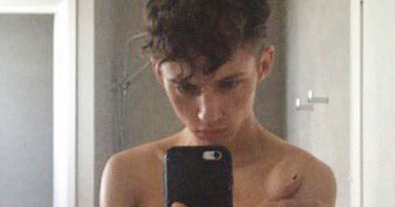 Troye Sivan naked selfie.