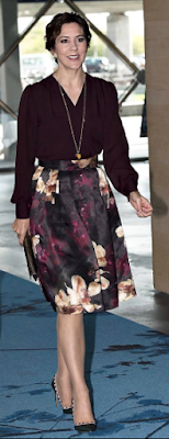 Top Jesper Hovring / jupe H&M / escarpins Valentino / pochette Carlend Copenhagen