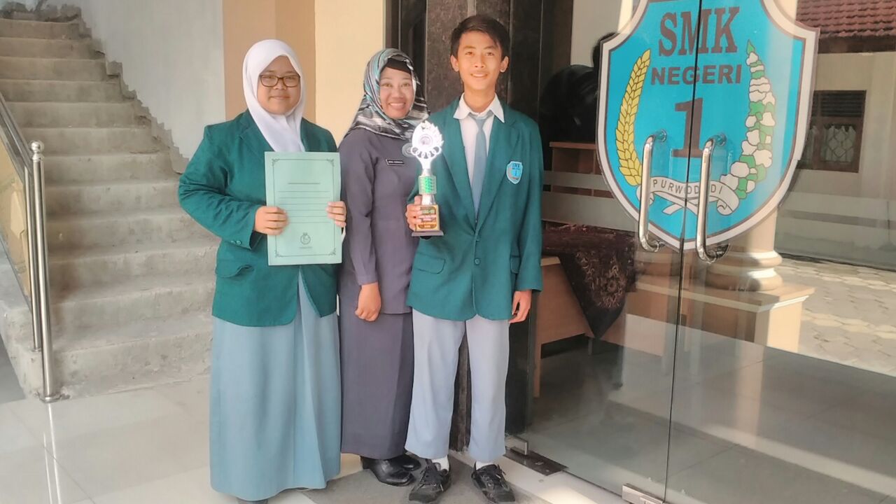 Selamat..Bima mendapat Juara 3 lomba baca puisi hari ini