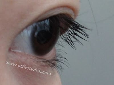Heavy Rotation Long Volume dynamic mascara applied on eyelashes (close-up)