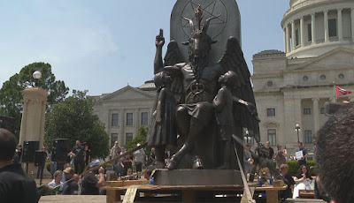 ΗΠΑ: Άγαλμα του Σατανά τοποθετήθηκε σε κυβερνητικό κτίριο  