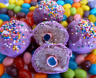 Jelly Bean Cake Rounds, Cake and jelly mixed, stuffed with a surprise jelly bean and coated with candy melts. | Recipe developed by www.BakingInATornado.com | #recipe #Easter #dessert
