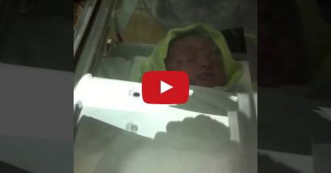 VIDEO: Mengharukan! Momen Fedi Nuril Melantunkan Adzan Di Telinga Anak Pertamanya