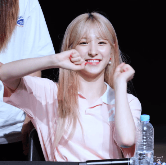 윤아랑 인사하고 좋아 죽는 우주소녀 은서.gif | 인스티즈