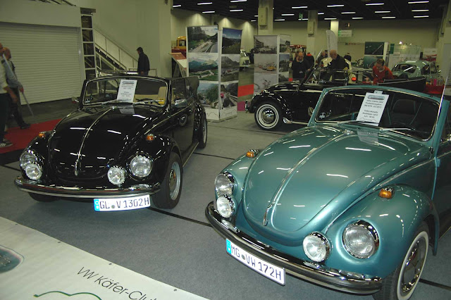 VW Käfer Club in grün und schwarz auf der Retro Classics Cologne