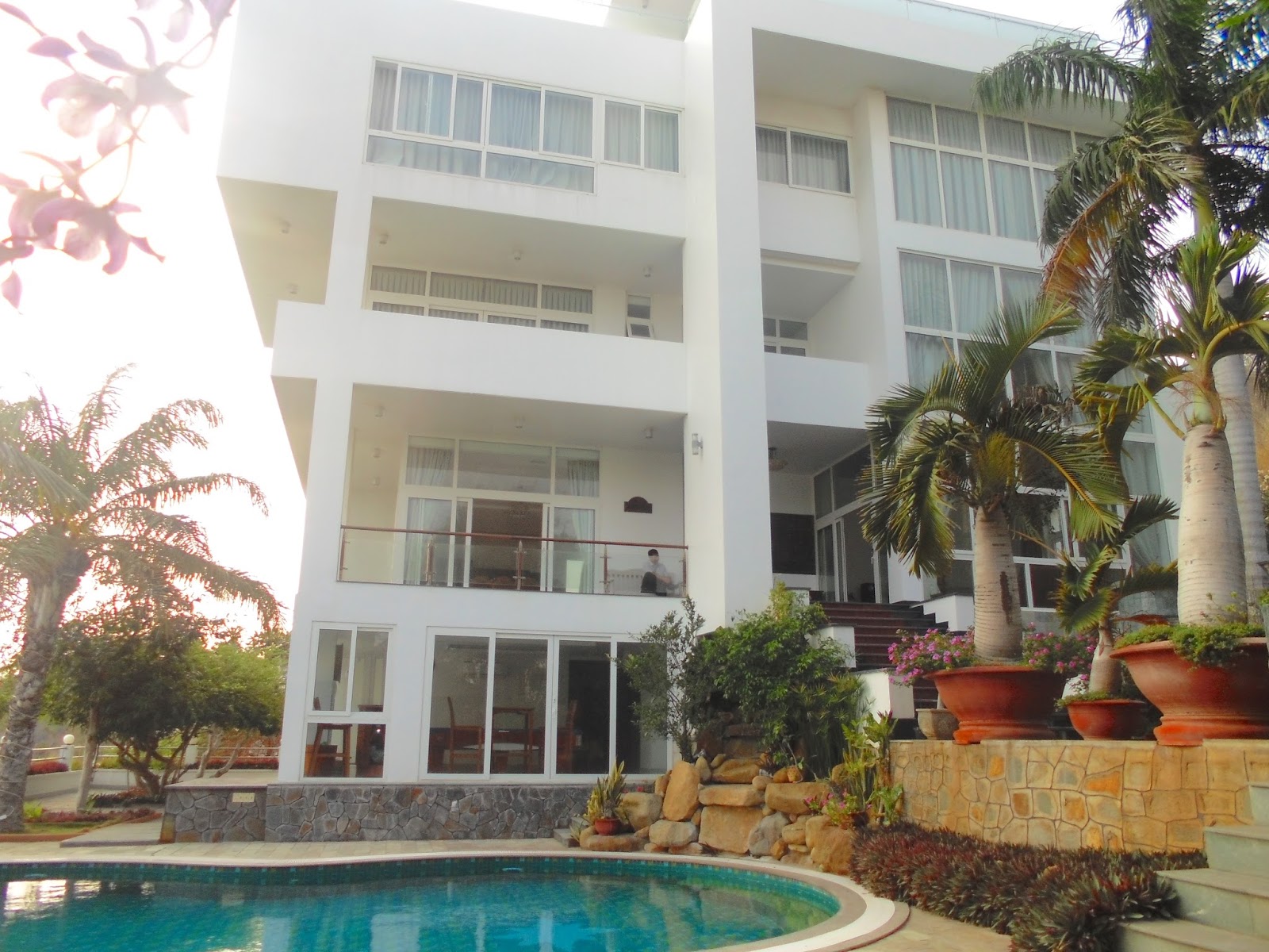 VV.23 The most luxury villa for rent on the hill located Front Beach