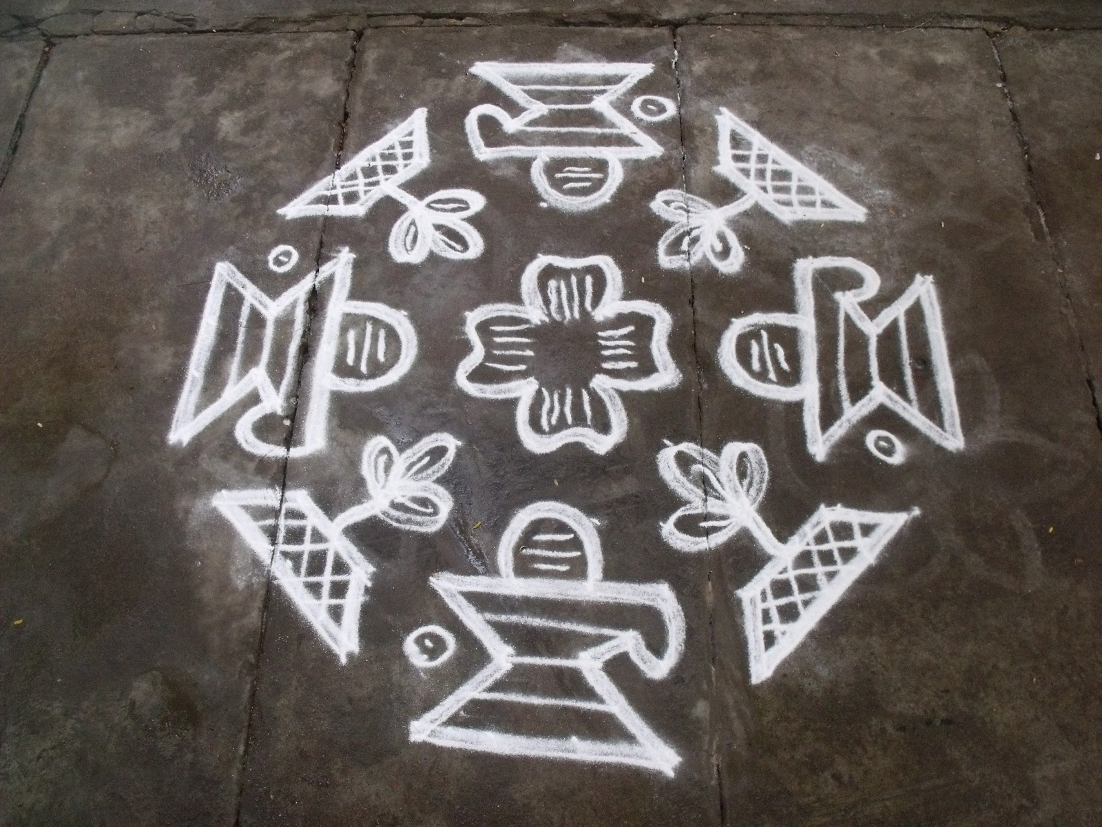 Rangoli designs/Kolam: S.No. 69 :-12 pulli 4 varisai ner pulli 4 varai