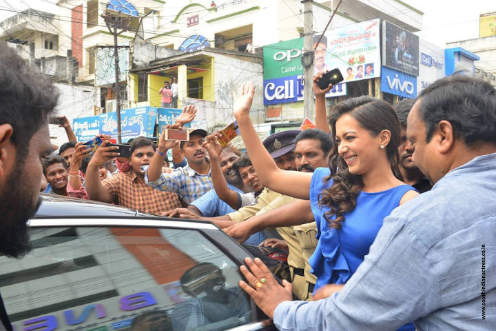 Catherine Tresa launches B New Mobile Store at Eluru