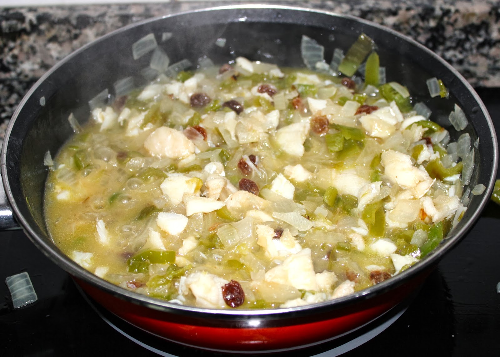 Cocinar es vivir y Bordar también Empanada de bacalo, pimiento verde y