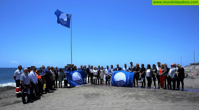Baltar entrega las Banderas Azules a 50 playas y cinco puertos canarios de Canarias