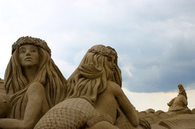 Escultura de arena de sirenas