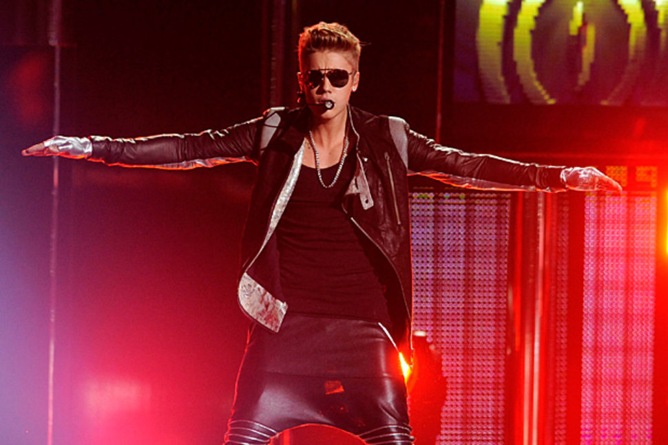 Сергей лазарев ню. Голов певец. Дмитрий певцов торс. Лазарев торс. Ома певец.