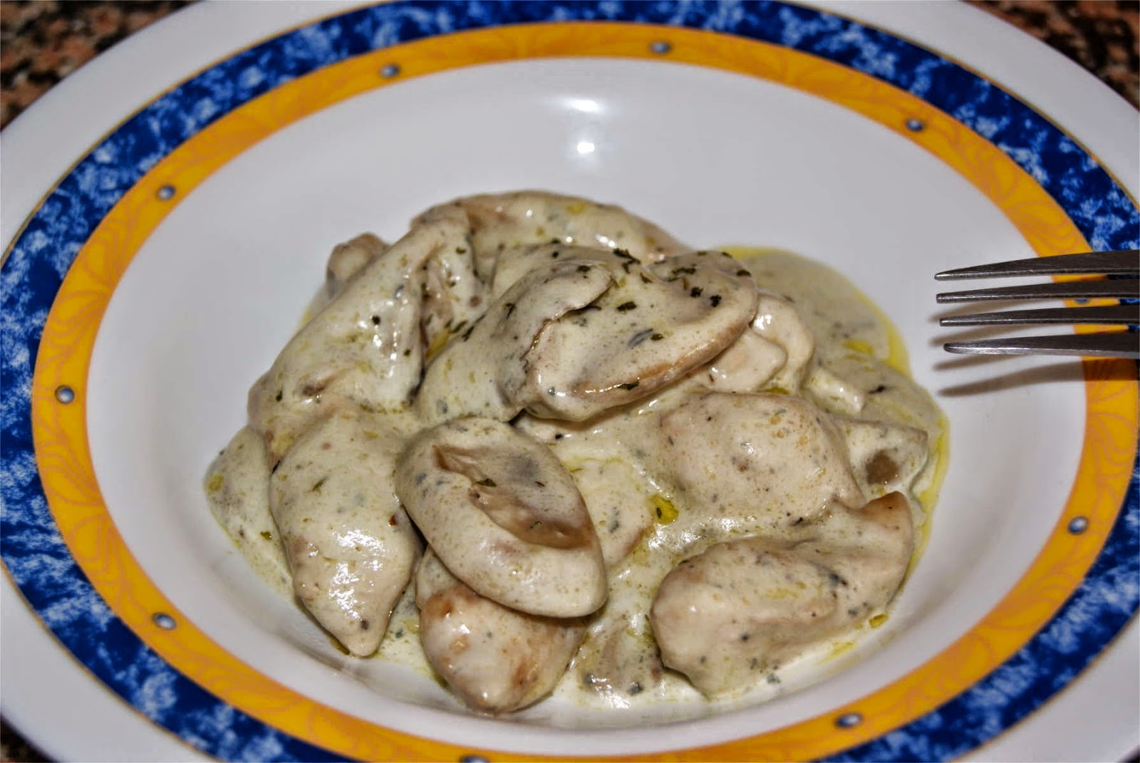 Pollo con setas a la crema de queso azul ~ ¡Qué rico!