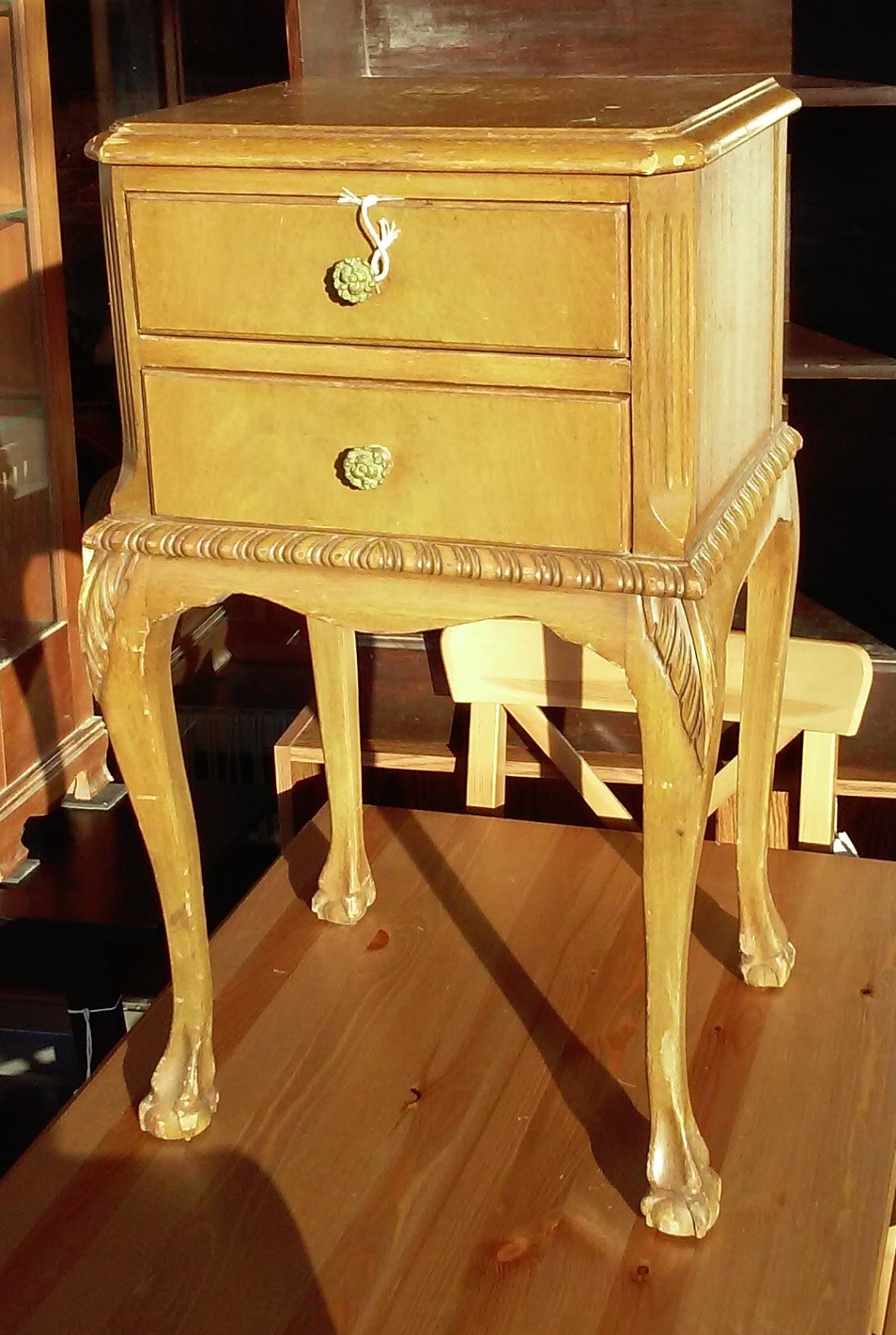 UHURU FURNITURE & COLLECTIBLES SOLD Victorian Style Vintage Nightstand 45