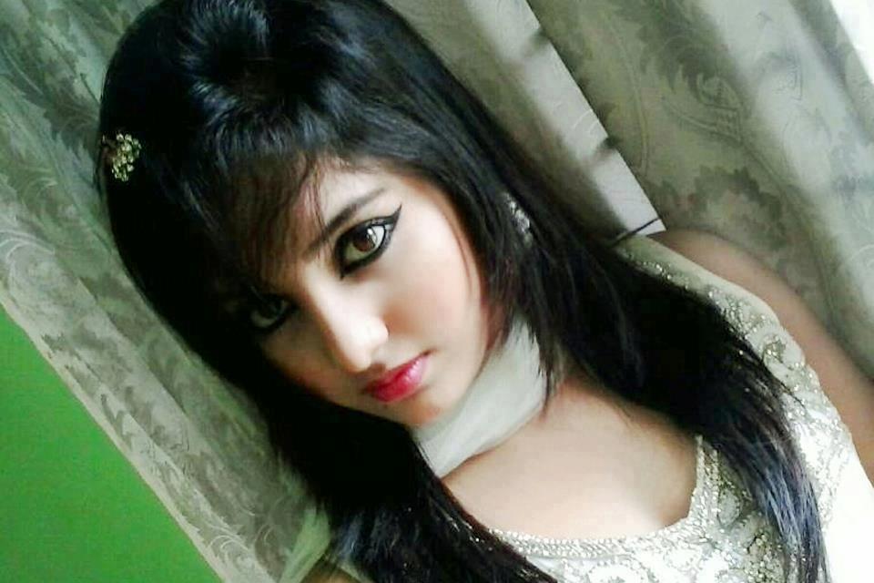 Pretty Cute Hot Beautiful Desi Western Emo Girls Pictures Facebook Dp S Indian
